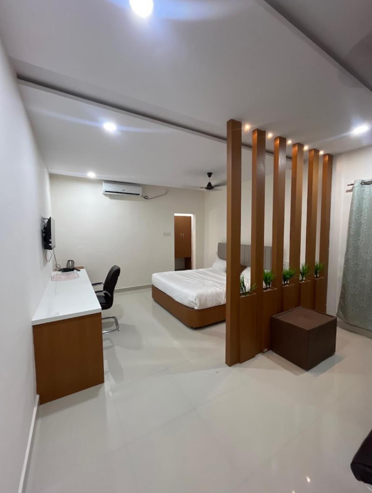 Hotel Sunshine Residency Mancherāl Exteriér fotografie