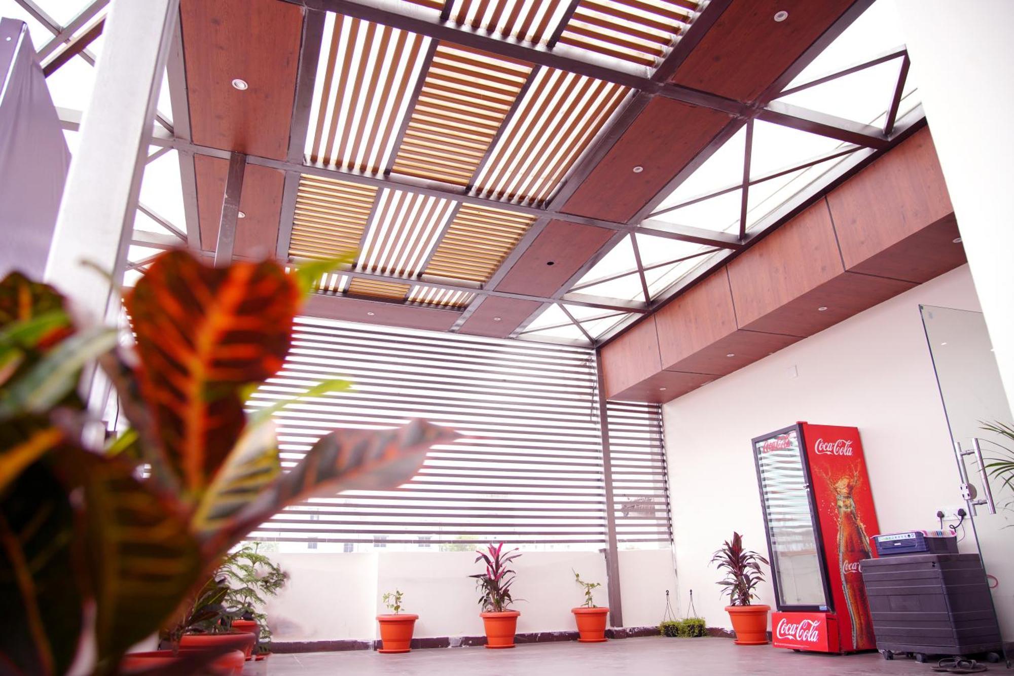 Hotel Sunshine Residency Mancherāl Exteriér fotografie